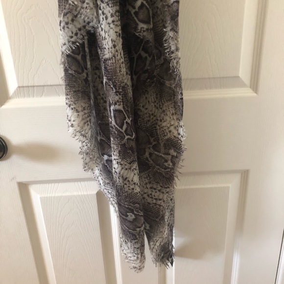 H&M Snakeskin Print Scarf - Picture 2 of 4
